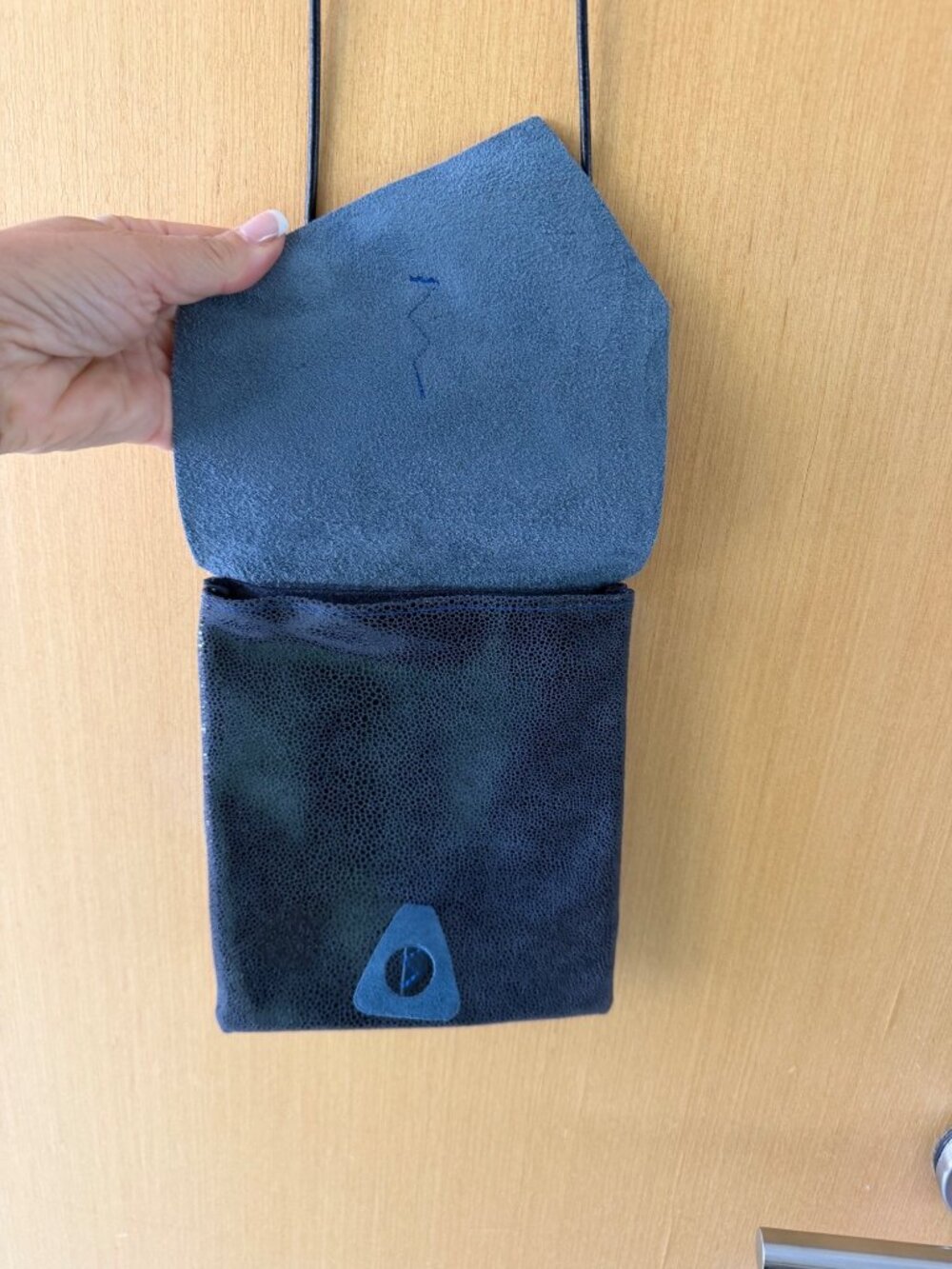 Handcrafted Two Toned Stingray Leather Artisanal Crossbody Bag Blue Casual - Picture 5 of 13